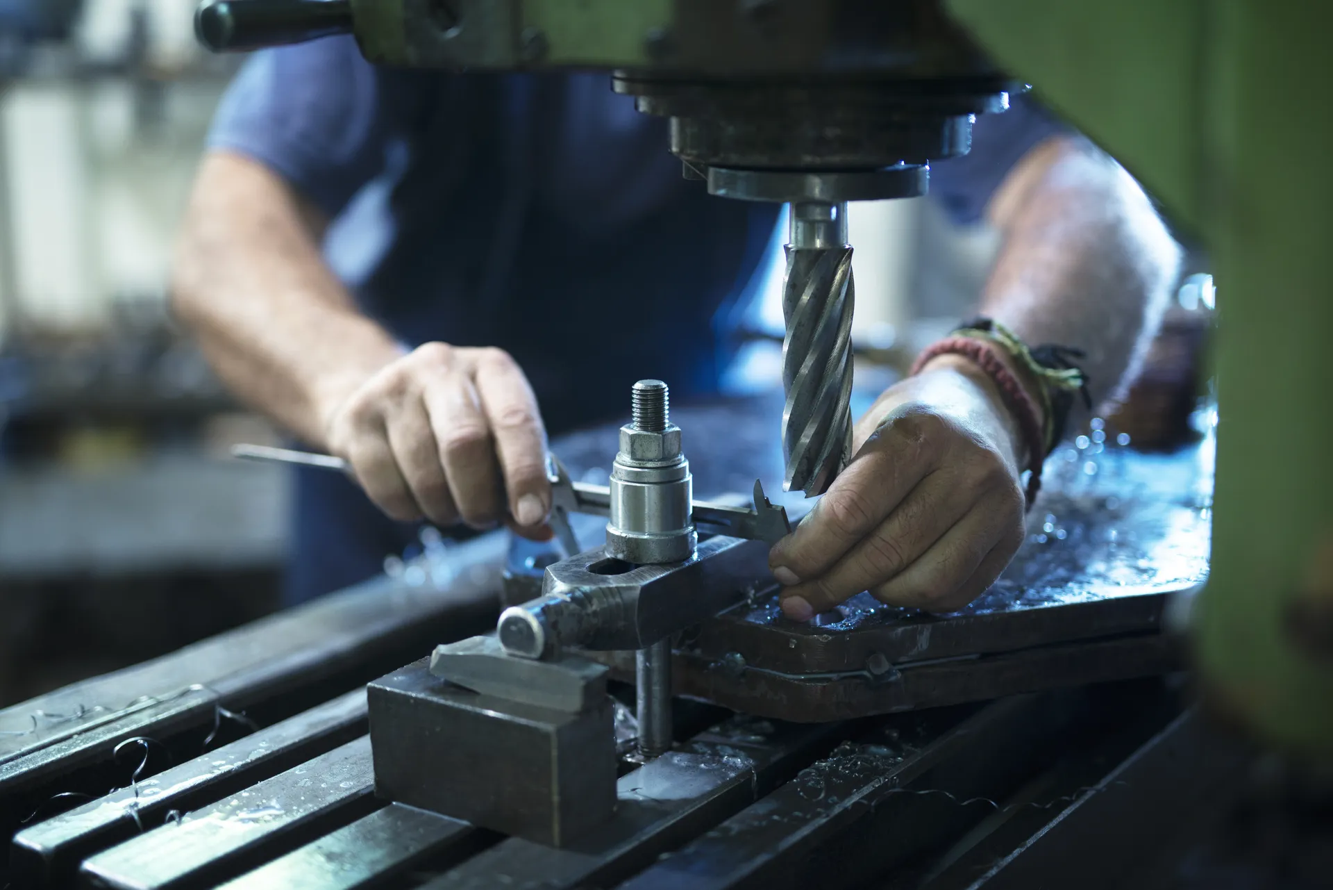 Worker operating a heavy-duty milling machine